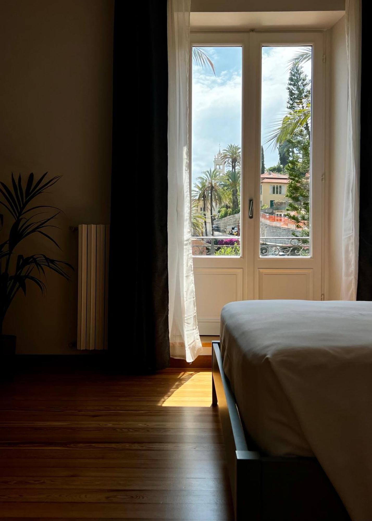 Oasi Di Mare, Con Parcheggio Privato E Colazione Hotell Bordighera Exteriör bild
