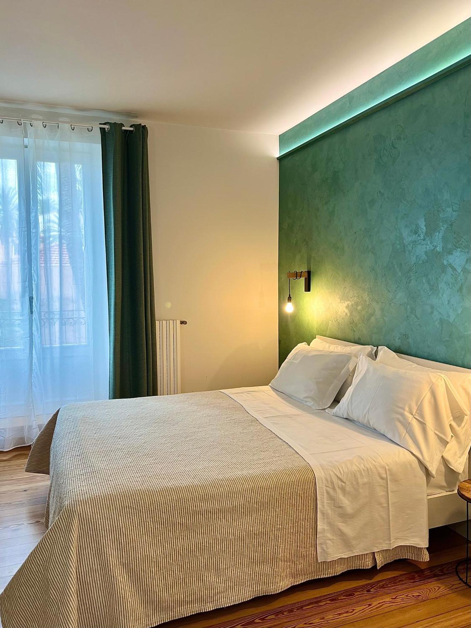 Oasi Di Mare, Con Parcheggio Privato E Colazione Hotell Bordighera Exteriör bild